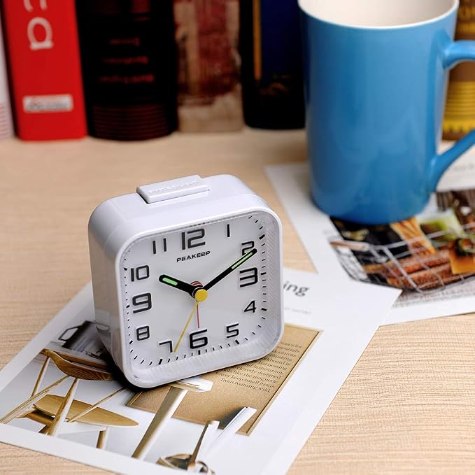 Peakeep 3D Numbers No Tick-Tock Analog Alarm Clock - Image 5
