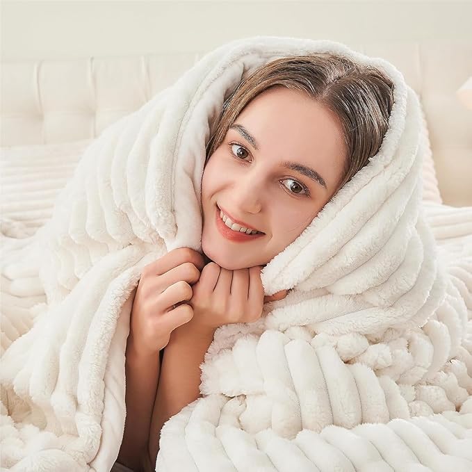 BEDELITE Fleece Oversized Queen Comforter Set -Super Soft & Warm Fluffy Cream - Image 3