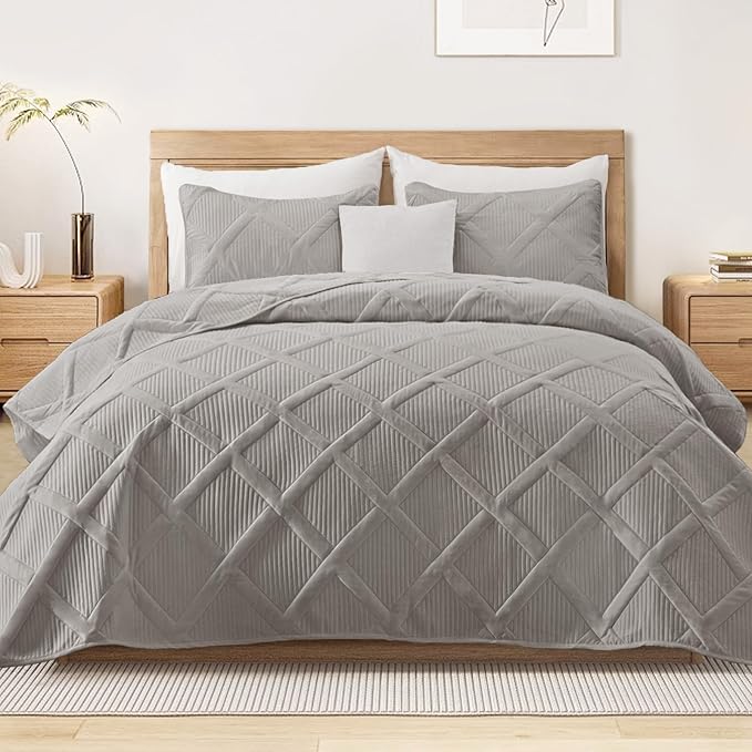 Exclusivo Mezcla Oversized King Quilt Set- Light Grey Cal King Quilts Bedding by ExclusivoMezcla