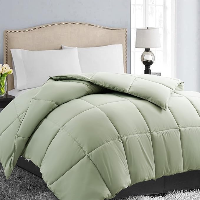 EASELAND Oversized King Down Alternative Comforter by EASELAND