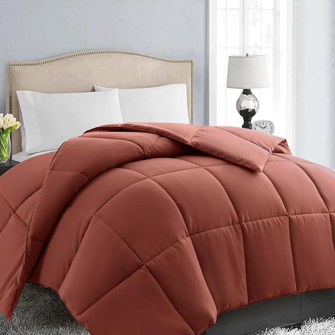 EASELAND California King Down Alternative Comforter by EASELAND