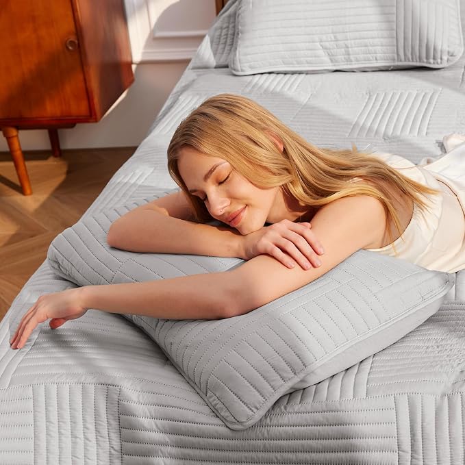 Whale Flotilla Ultra Soft Twin Quilt Bedding Set, Lightweight Microfiber Light - Image 3