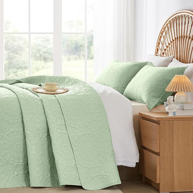WURUIBO Light Green Quilt Set Queen Size, Embossing Microfiber Full Bedspreads - Image 3