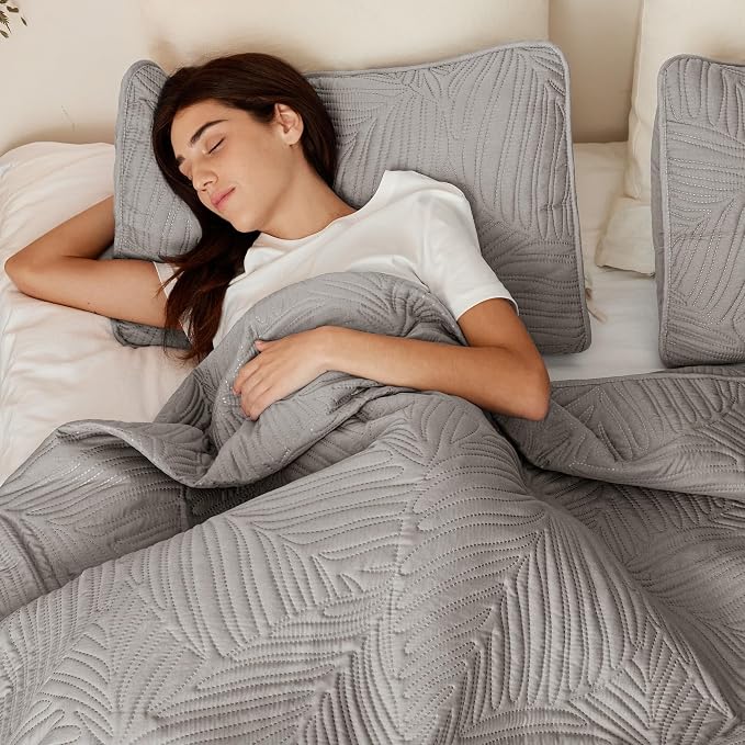 Exclusivo Mezcla Queen Quilt Bedding Set, Lightweight Light Grey Quilts Queen - Image 4