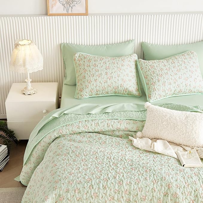 Wake In Cloud - Floral Quilt Set, Coquette Cottagecore Shabby Chic Flower by WakeInCloud
