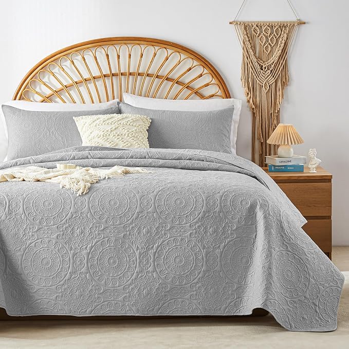 WURUIBO Light Gray Quilt Set King/Cal King Size, Embossing Microfiber Bedspreads by WURUIBO