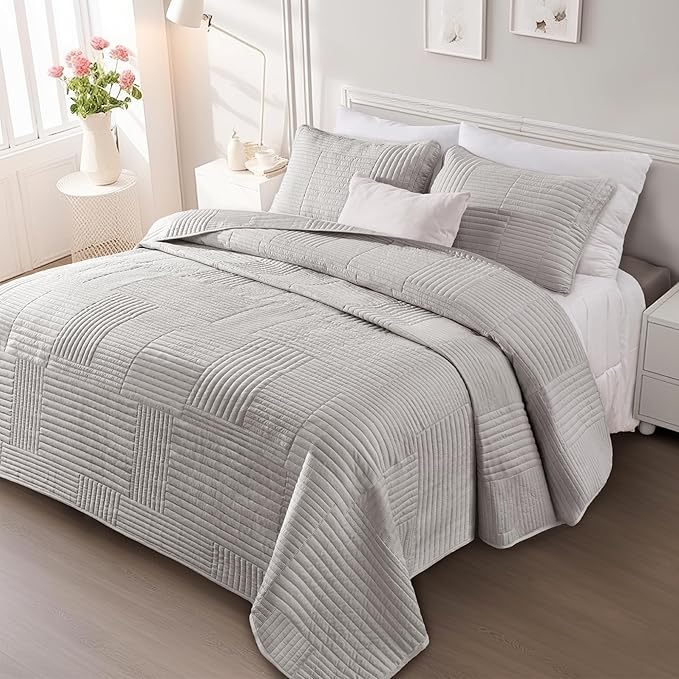 Whale Flotilla Ultra Soft Queen Quilt Bedding Set, Lightweight Microfiber Light by WHALEFLOTILLA