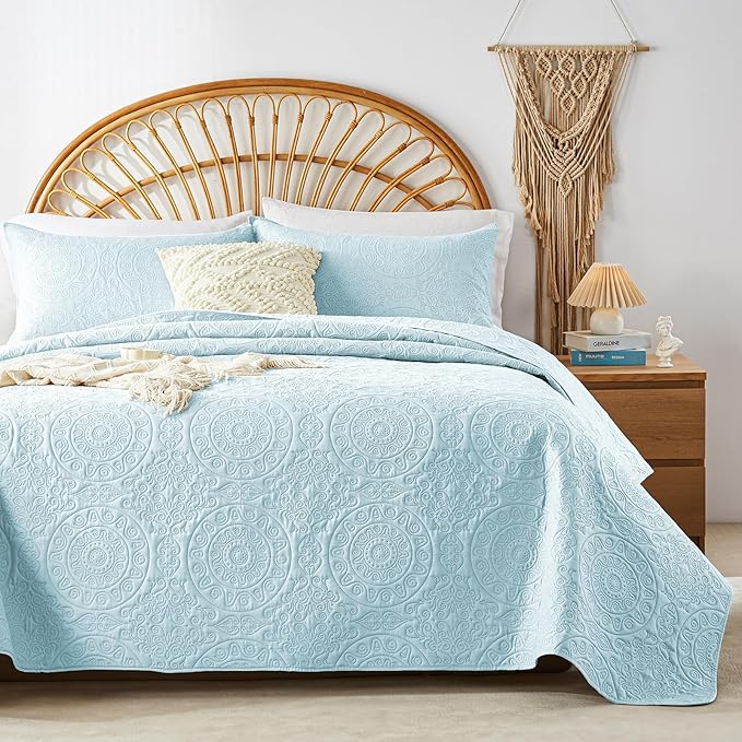 WURUIBO Sky Blue Quilt Set Queen Size, Embossing Microfiber Full Bedspreads by WURUIBO