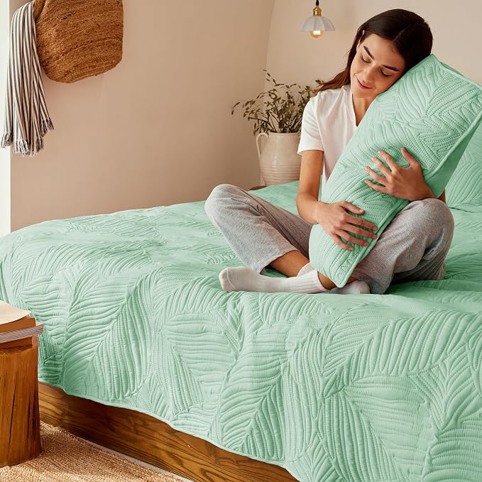 Exclusivo Mezcla King Size Quilt Bedding Set, Lightweight Sage Green Quilts - Image 4