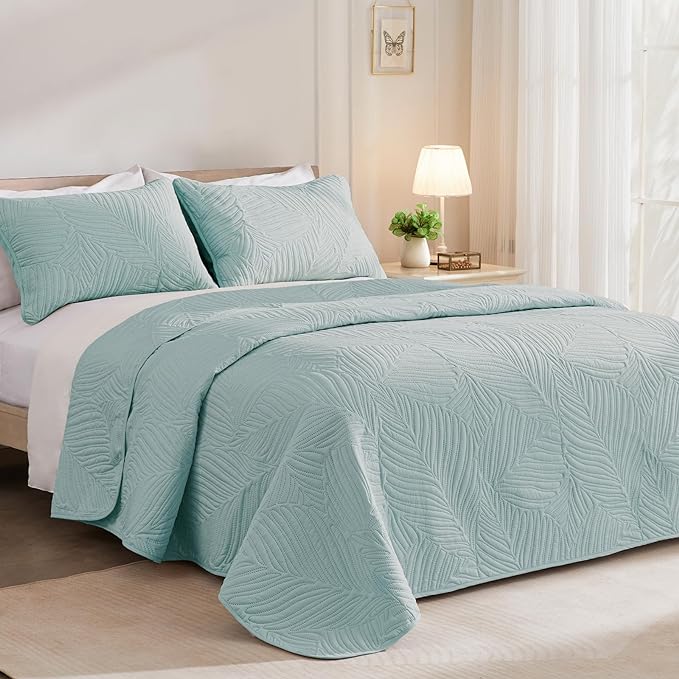Exclusivo Mezcla California King Quilt Bedding Set, Lightweight Aqua Blue - Image 2