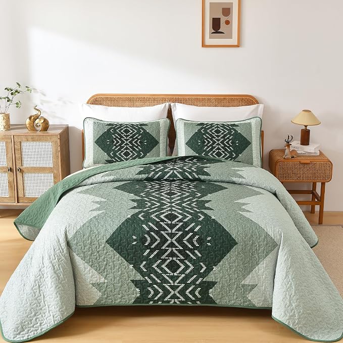 Dintszyayue Green Boho Quilt Set King Size, 3 Piece Aztec Texture Bedspread by Dintszyayue