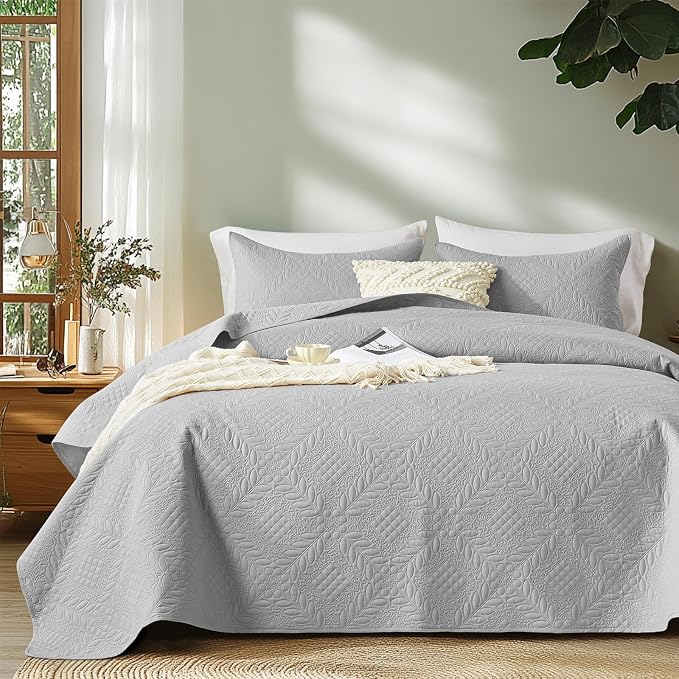 FLYMME Twin Quilt Set, Light Gray Lightweight Bedspreads, Vintage Olive Leaf by FLYMME