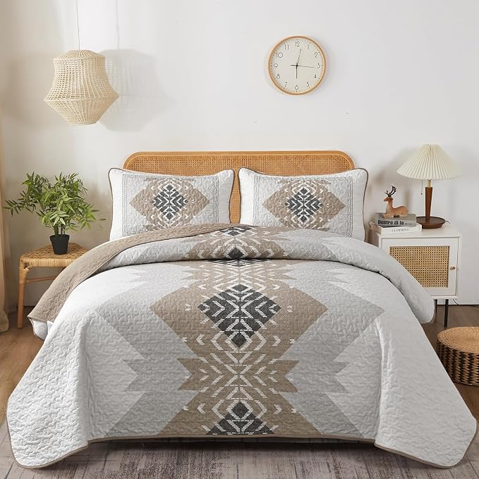 Dintszyayue Full Size Quilt Set Boho, 3 Piece Khaki Aztec Texture Bedspread by Dintszyayue