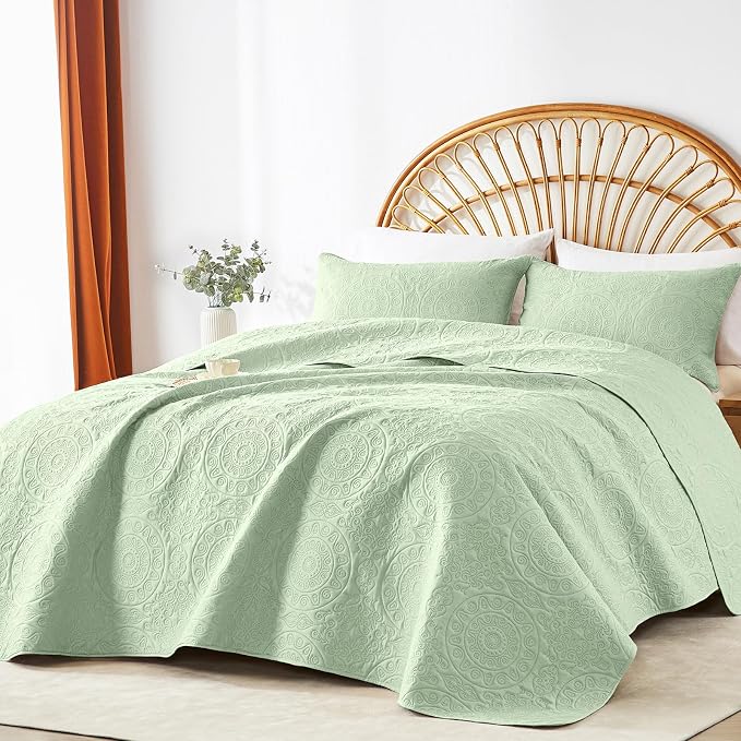 WURUIBO Light Green Quilt Set King/Cal King Size, Embossing Microfiber - Image 2