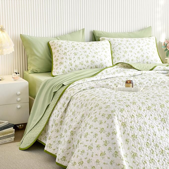 Wake In Cloud - Floral Quilt Set, Coquette Cottagecore Shabby Chic Flower by WakeInCloud