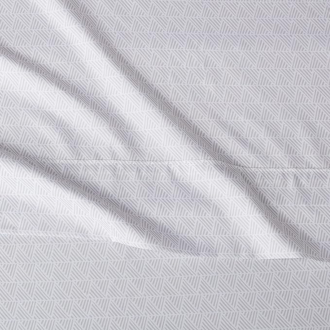Amazon Basics Lightweight Super Soft Easy Care 3-Piece Microfiber Cozy Bed - Image 4