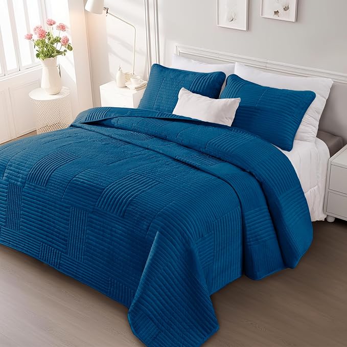 Whale Flotilla Ultra Soft Queen Quilt Bedding Set, Lightweight Microfiber Blue - Image 8