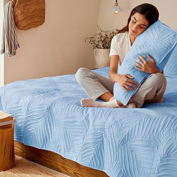 Exclusivo Mezcla King Size Quilt Bedding Set, Lightweight Sky Blue Quilts King - Image 4