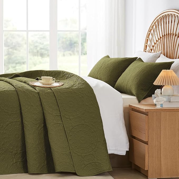 WURUIBO Olive Green Quilt Set Queen Size, Embossing Microfiber Full Bedspreads - Image 3