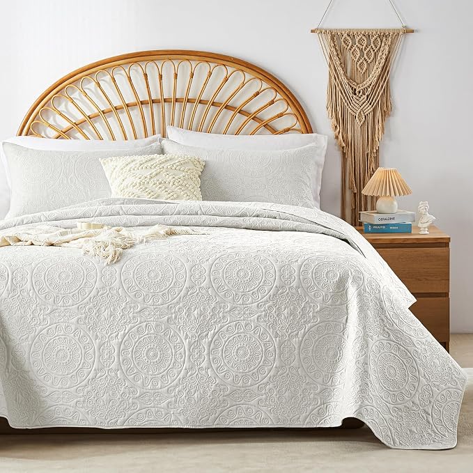 WURUIBO Cream Quilt Set Queen Size, Embossing Microfiber Full Bedspreads by WURUIBO