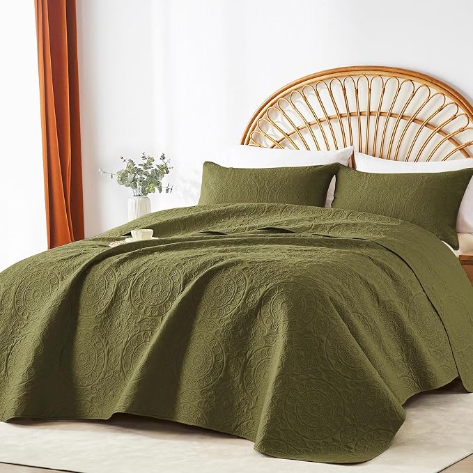 WURUIBO Olive Green Quilt Set King/Cal King Size, Embossing Microfiber - Image 2