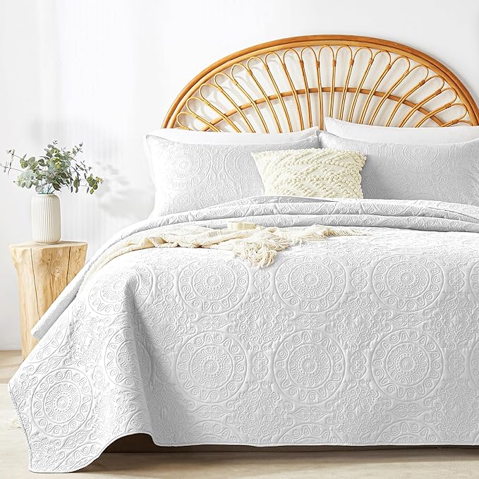 WURUIBO White Quilt Set Twin Size, Embossing Microfiber Bedspreads by WURUIBO
