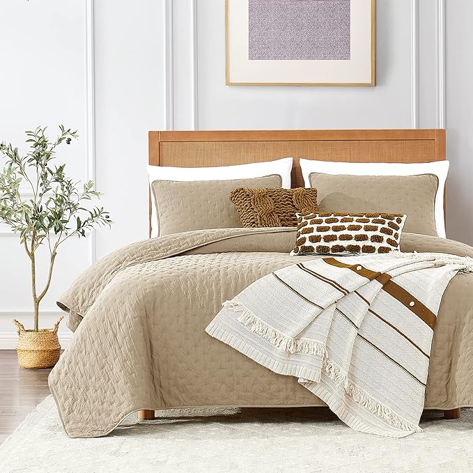 ROARINGWILD Beige Cloud Queen Size Quilt Bedding Sets by ROARINGWILD