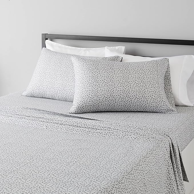 Amazon Basics Lightweight Breathable Super Soft Microfiber 4-Piece Bed Sheet Set by AmazonBasics