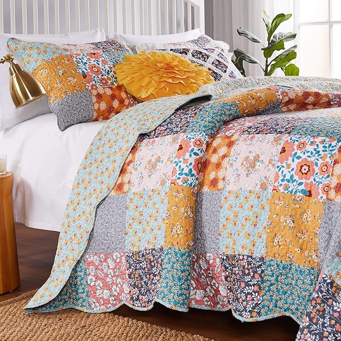 Greenland Home Carlie Modern Floral Reversible Quilt Set, 3-Piece Full/Queen by GreenlandHome