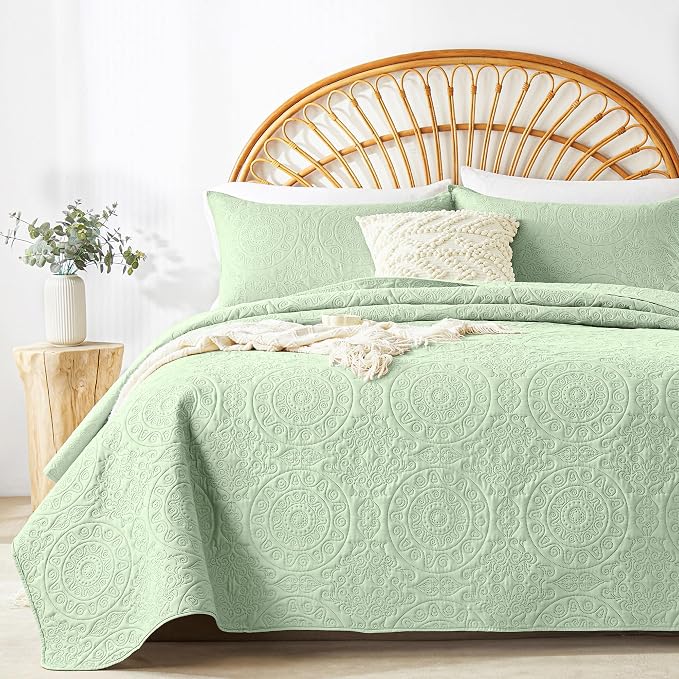 WURUIBO Light Green Quilt Set Twin Size, Embossing Microfiber Bedspreads by WURUIBO