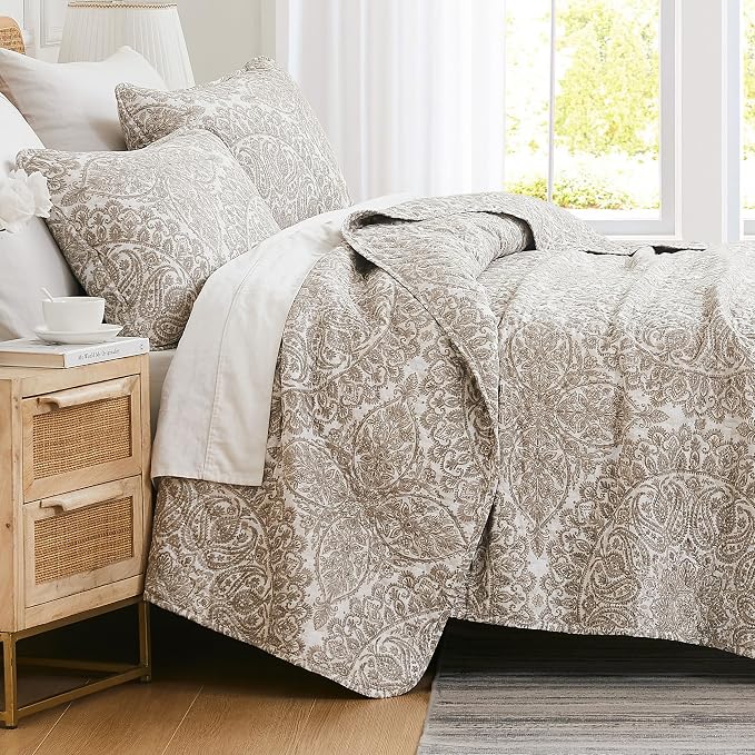 Southshore Fine Living, Inc. Ashanti Collection Oversized Queen Quilt Bedding by SouthshoreFineLivingInc